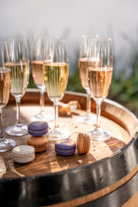 bubbly and macaron pairing